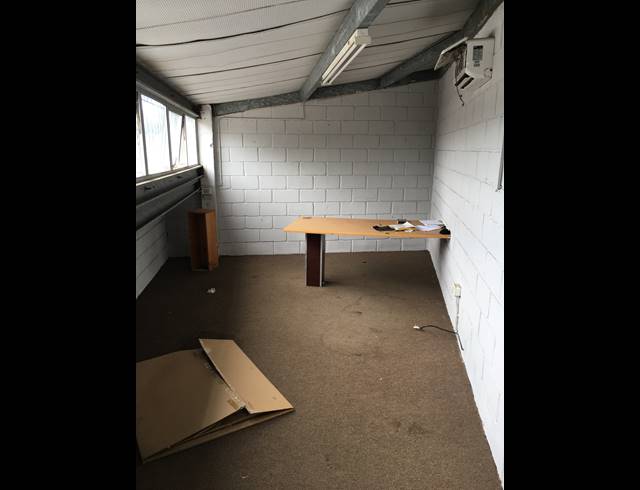 99M² WAREHOUSE TO LET IN BRIARDENE